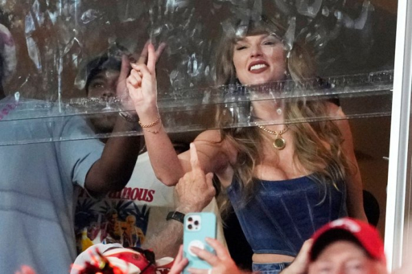 Polled players say Taylor Swift positive for NFL as her U.S. tour nears Polled players say Taylor Swift positive for NFL as her U.S. tour nears