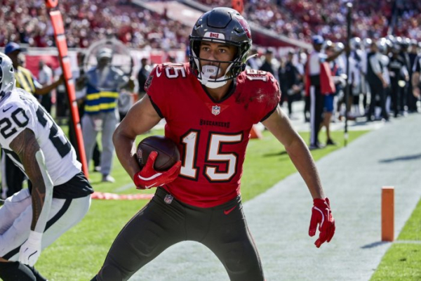 Carr, O'Connell, Irving, Brooks among injured in NFL's Week 14 Carr, O'Connell, Irving, Brooks among injured in NFL's Week 14