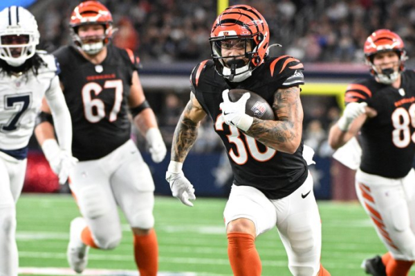 Hubbard, Robinson among 4 must-start Week 15 fantasy football running backs Hubbard, Robinson among 4 must-start Week 15 fantasy football running backs