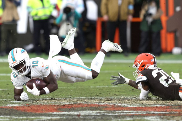 Tyreek Hill sorry for postgame rant, wants to stay with Miami Dolphins Tyreek Hill sorry for postgame rant, wants to stay with Miami Dolphins