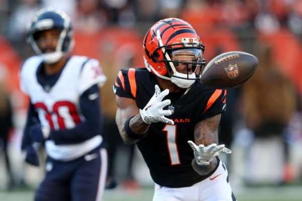 Cincinnati Bengals agree to extensions with wide receivers Ja'Marr Chase, Tee Higgins Cincinnati Bengals agree to extensions with wide receivers Ja'Marr Chase, Tee Higgins