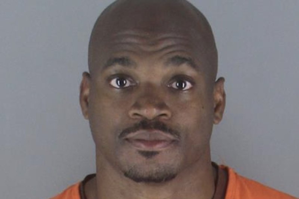 Vikings legend Adrian Peterson arrested on DWI charge after NFL Draft party