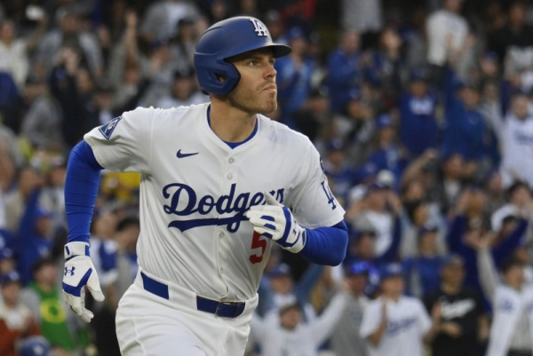 Freddie Freeman triple helps Los Angeles Dodgers dominate Miami Marlins