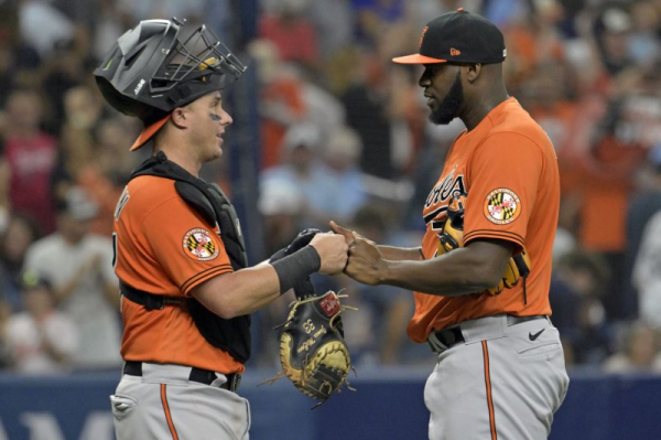 Arizona Diamondbacks sign veteran catcher James McCann Arizona Diamondbacks sign veteran catcher James McCann