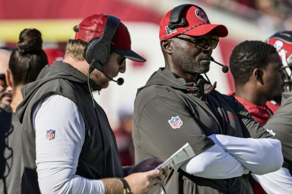 Buccaneers sign coach Todd Bowles, GM Jason Licht to extensions Buccaneers sign coach Todd Bowles, GM Jason Licht to extensions