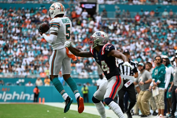 Dolphins agree to trade Ramsey, Smith for Steelers' Fitzpatrick, pick