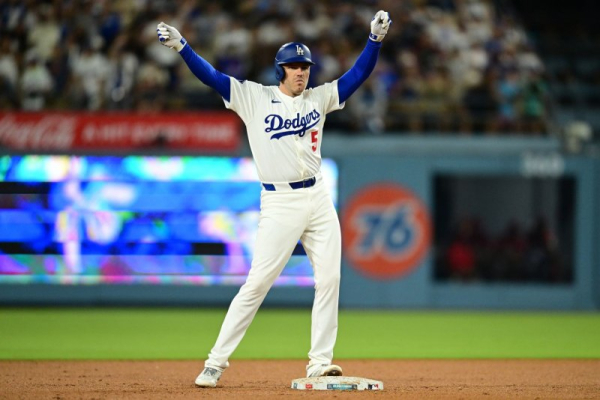 Freeman homers help Dodgers clinch NL West; Reds still eye wild card