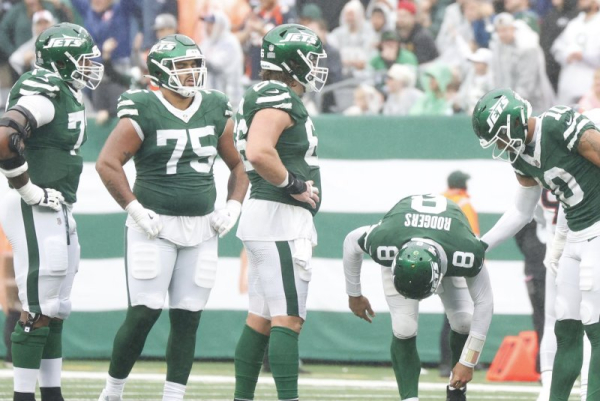 New York Jets RG Alijah Vera-Tucker out for season with torn triceps New York Jets RG Alijah Vera-Tucker out for season with torn triceps