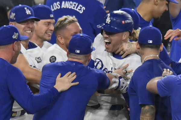 World Series: Freeman, Dodgers beat Blue Jays in 18-inning Game 3
