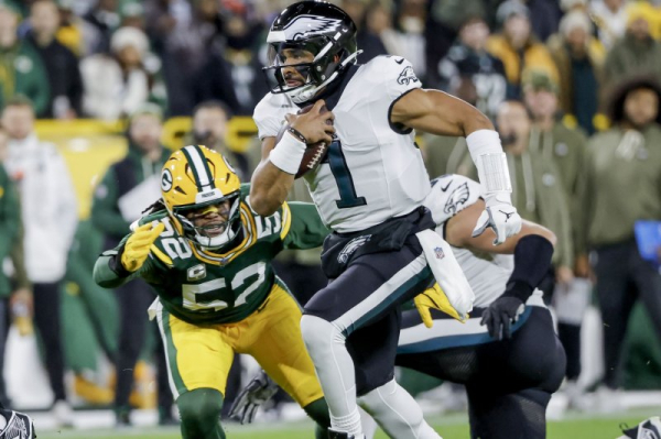 Eagles hold on to beat Packers in 'four-quarter fistfight' Eagles hold on to beat Packers in 'four-quarter fistfight'