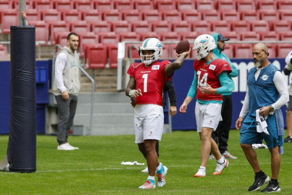 Benched Tagovailoa aims to prep new Dolphins starting QB Quinn Ewers Benched Tagovailoa aims to prep new Dolphins starting QB Quinn Ewers