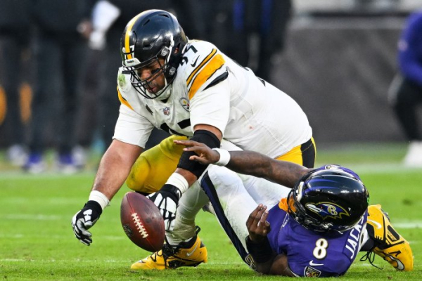 Pittsburgh Steelers linebacker T.J. Watt treated for lung issue Pittsburgh Steelers linebacker T.J. Watt treated for lung issue