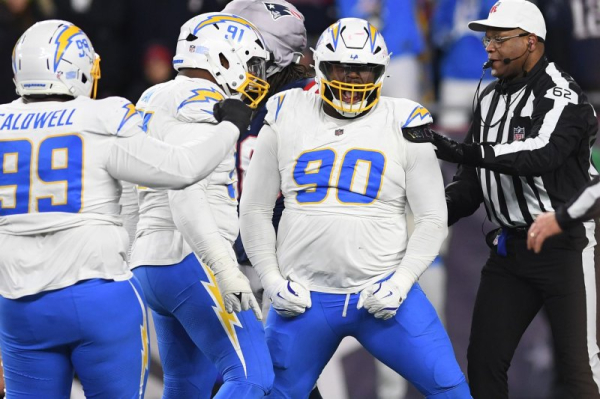 Los Angeles Chargers sign DT Teair Tart to $37.5M extension