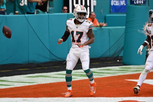 Denver Broncos trade for Miami Dolphins wide receiver Jaylen Waddle