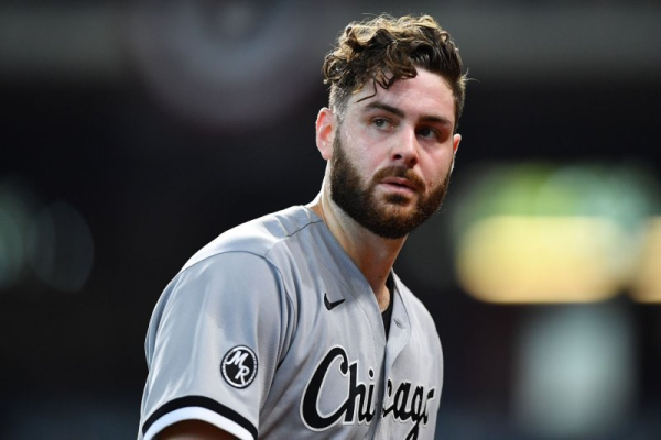 Padres sign pitcher Lucas Giolito to one-year deal