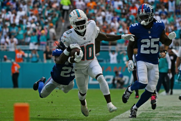 Pool-jumping Tyreek Hill details recovery, still has 'no power' in leg